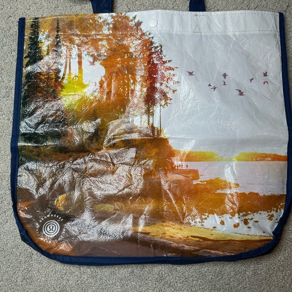 Lululemon SeaWeeze 2017 shopping bag - Picture 3 of 5